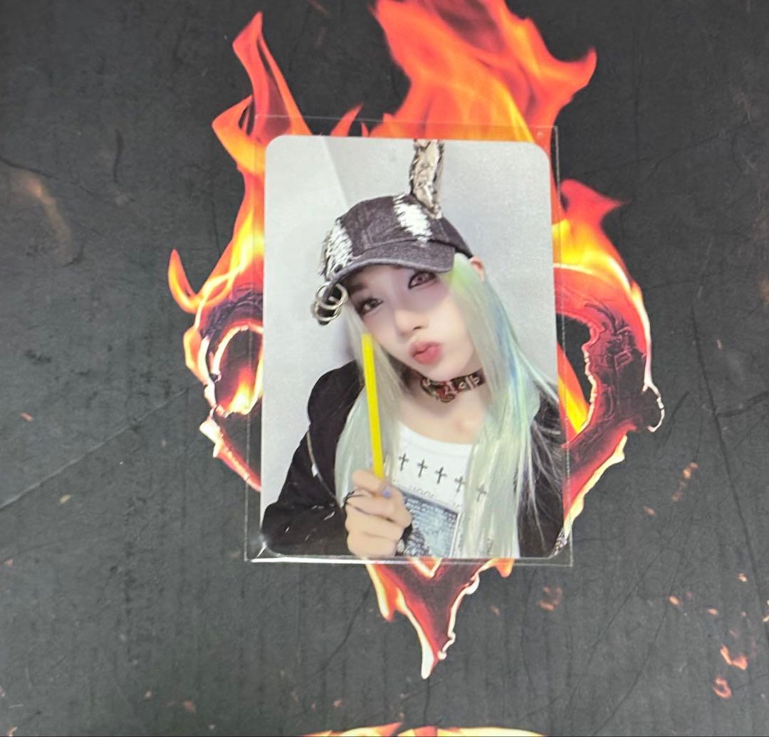 出回りなし XLOV RISINGSTAR ルイトレカ 카페예절ver. xlov risingstar ルイ トレカ - メルカリ