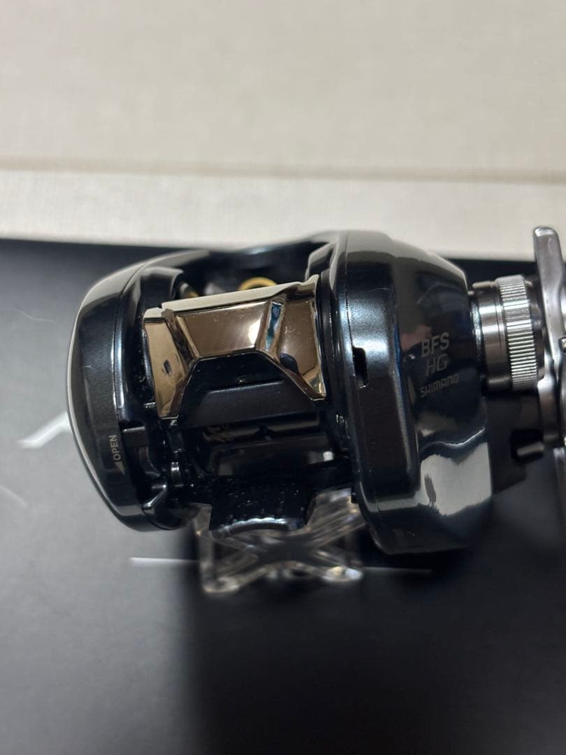シマノ 22アルデバランBFS HG アベイルスプール付 ハンドルウッドノブ