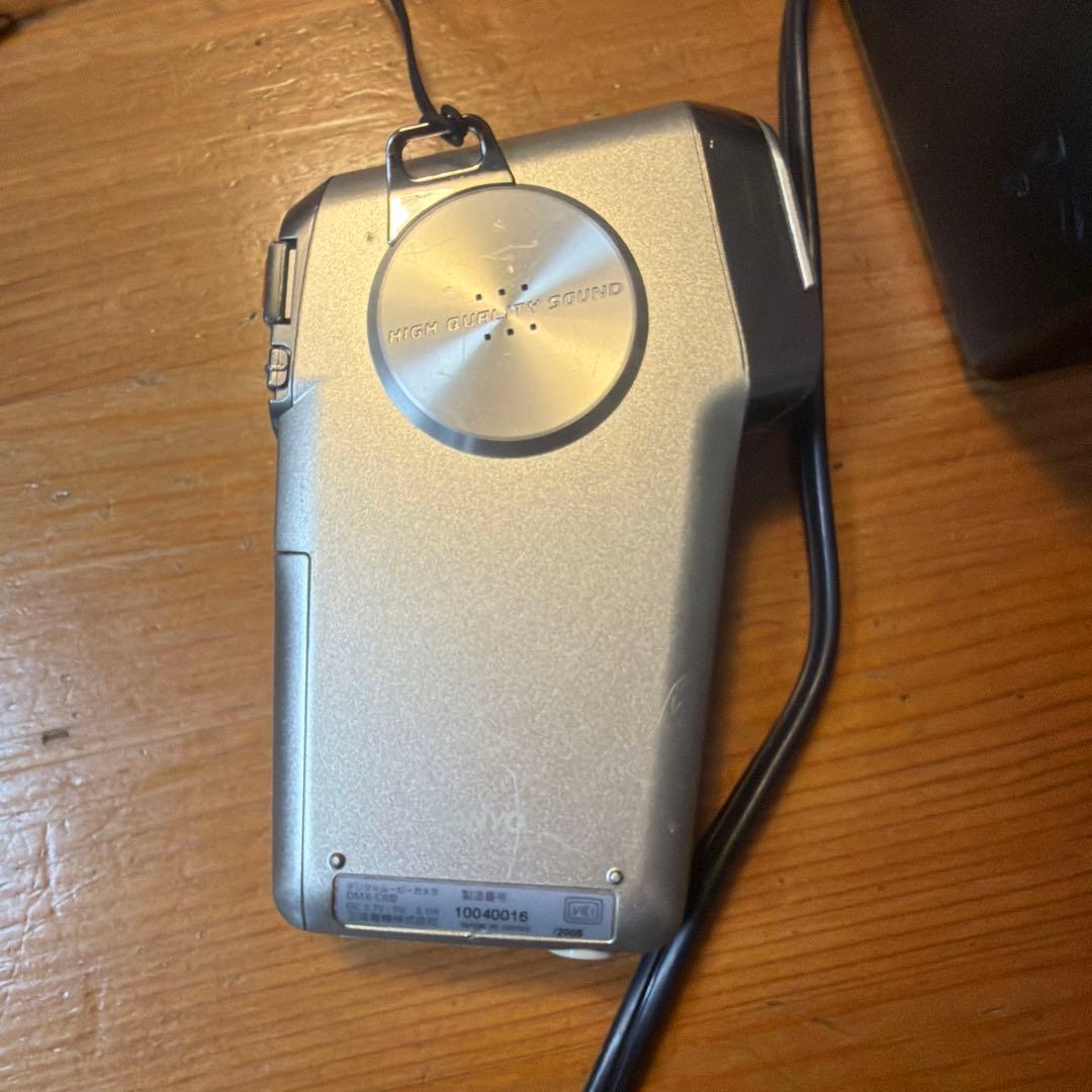 美品】SANYO サンヨー Xacti DMX-C6型 ビンテージ シルバー - メルカリ