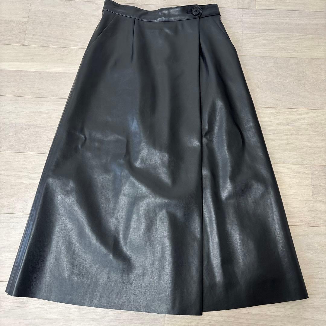 M premier BLACK フェイクレザー　フレアスカート フェイクラムスキンレザーフレアスカート＞はe-shoppingに近日入荷予定