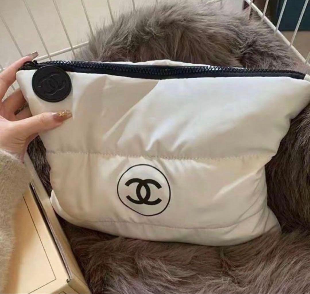未使用 ホワイト ノベルティ CHANEL キルティング ナイロンポーチ NT5