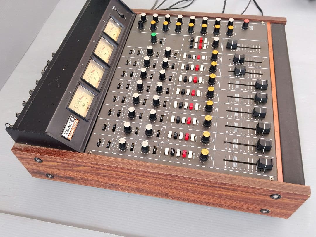 TEAC TASCAM 8chオーディオミキサー MODEL 3(あ97) - メルカリ