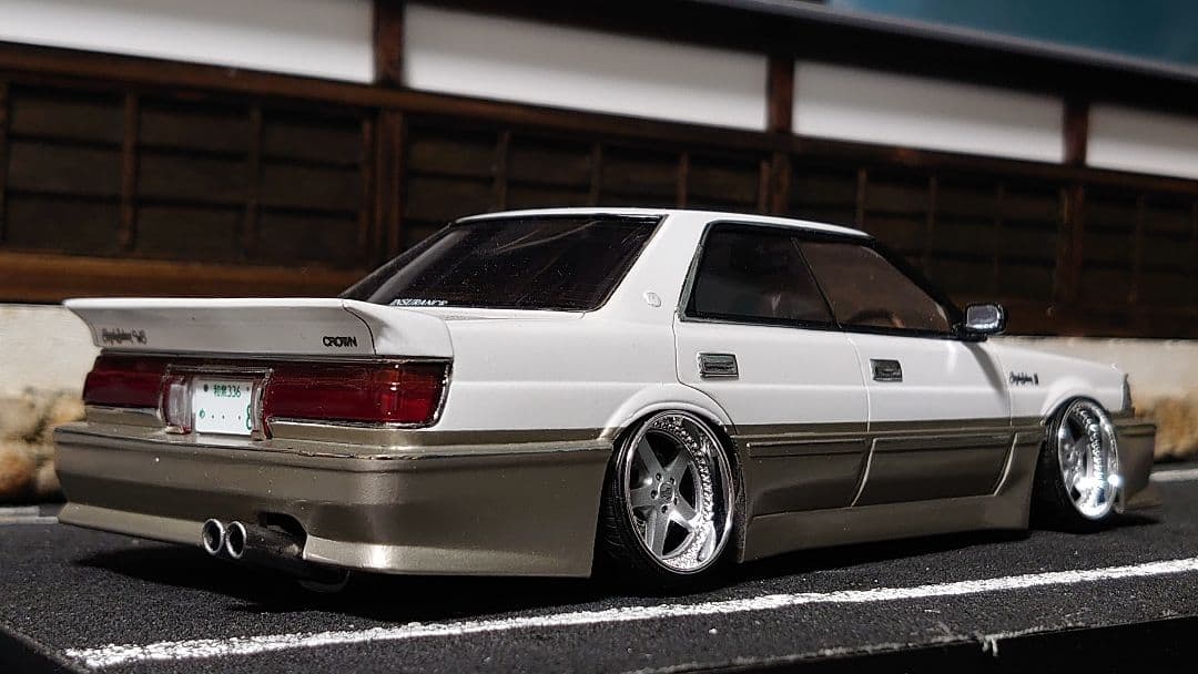 1/24 アオシマ インシュランス 13クラウン 完成品