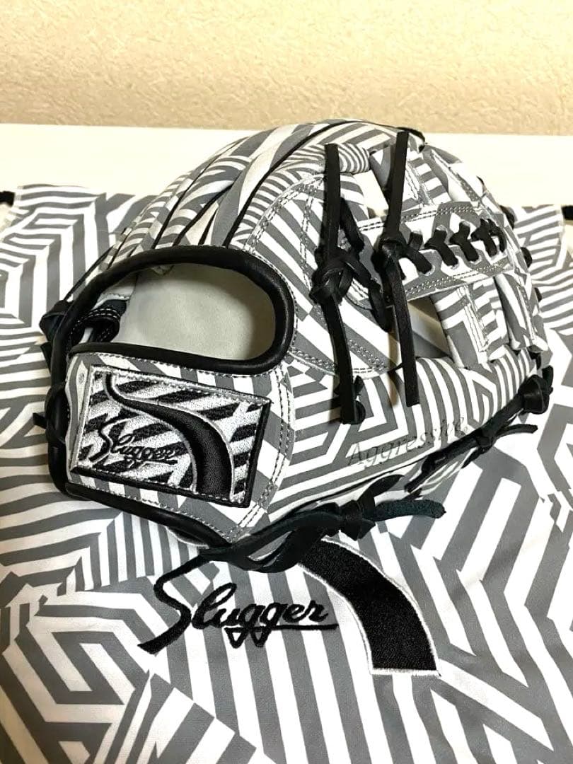 《ダズルカモ》2023限定グラブ【久保田スラッガー】軟式一般用グラブ新品未使用