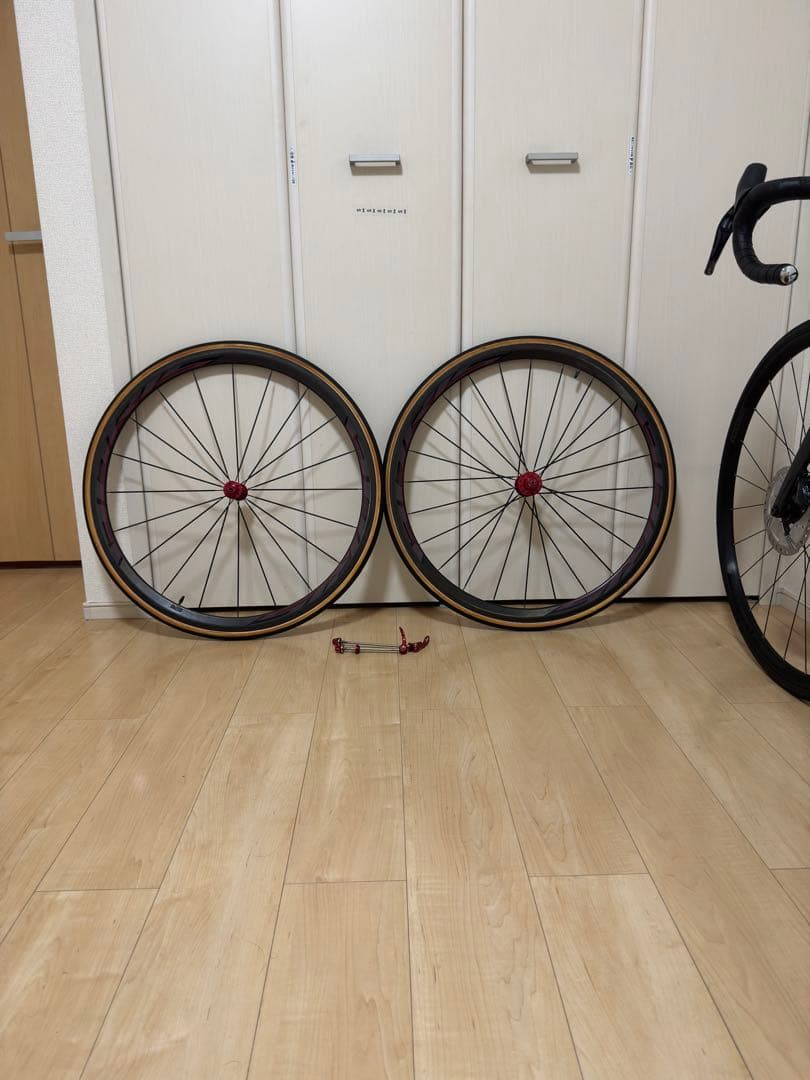 カーボンチューブラホイール TNIからヒルクライムに特化したカーボンチューブラーホイールが登場