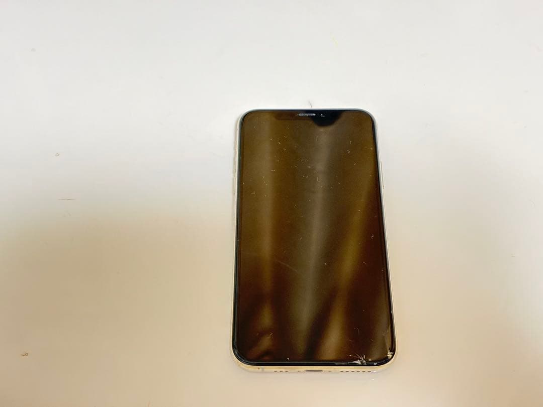 津*田様 Apple iPhone XS シルバー 画面傷ありの通販はau PAY