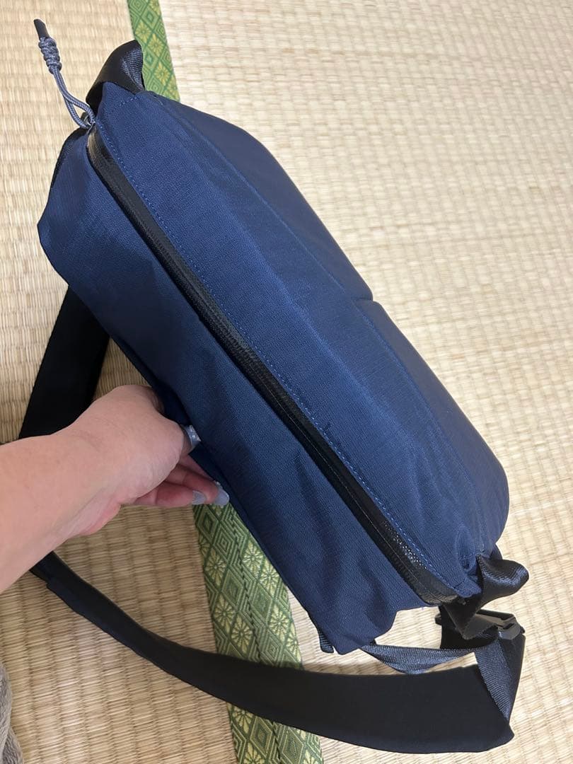 美品 bellroy ベルロイ ボディーバッグ 大きめ ネイビー - メルカリ