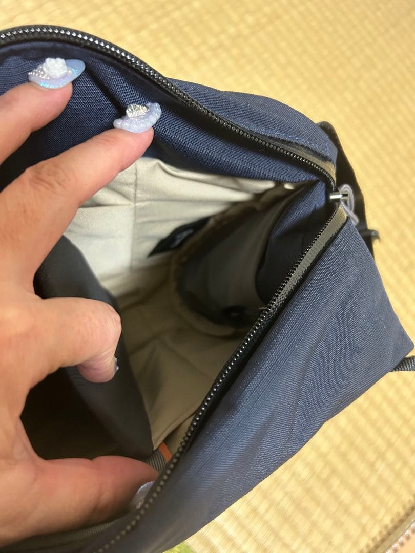 美品 bellroy ベルロイ ボディーバッグ 大きめ ネイビー - メルカリ