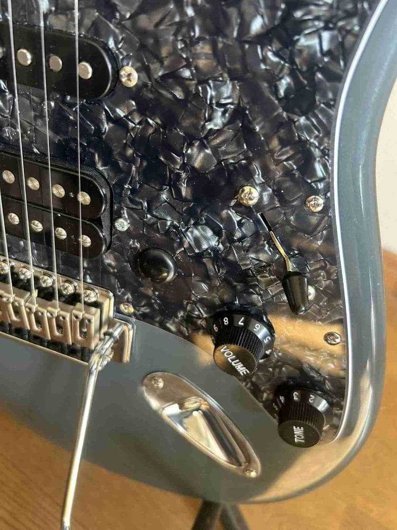 ラッカー塗装 SSHコンポーネント アルニコV ネック他各部新品のストラト