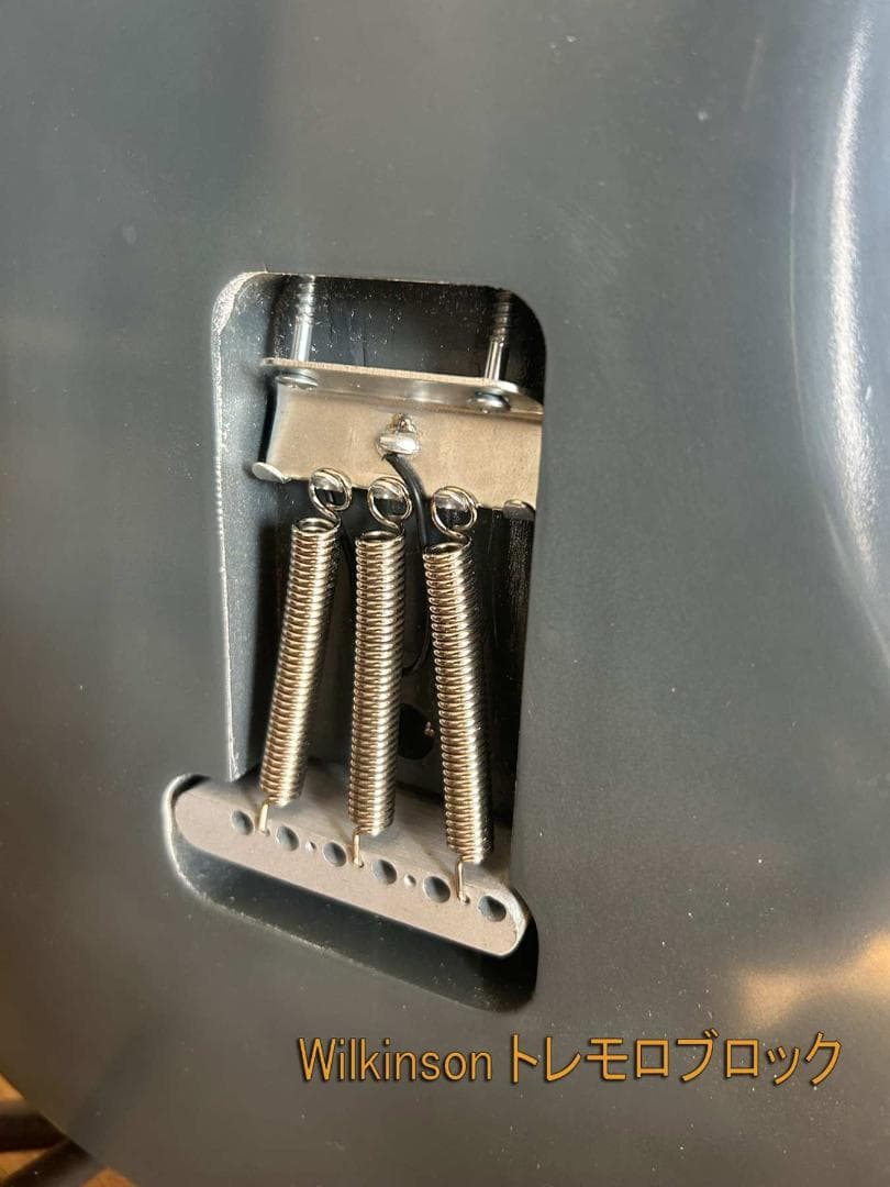 ラッカー塗装 SSHコンポーネント アルニコV ネック他各部新品のストラト