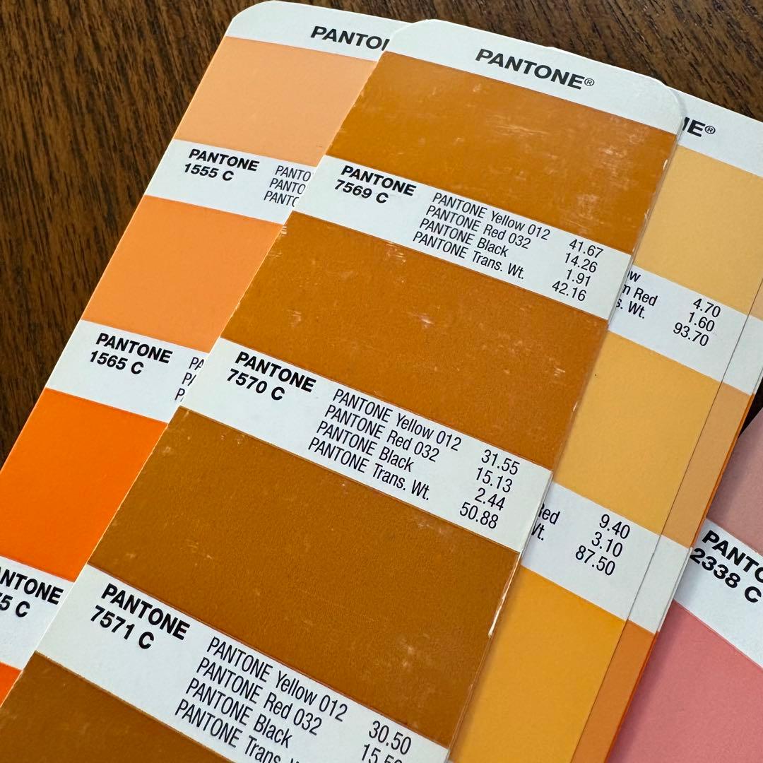中古】パントーン 色見本帳 PANTONE PLUS SERIES コート紙 - メルカリ