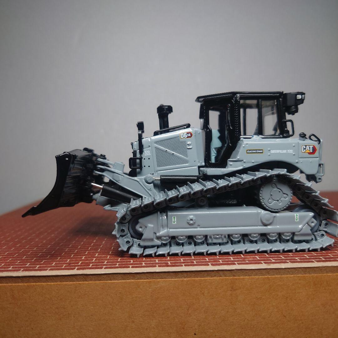 CAT D6 XE LGP 100周年限定カラー(1/50)グレー キャタピラー - メルカリ