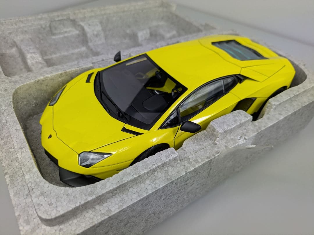 1/18 ミニカー オートアート ランボルギーニ アヴェンタドール LP720