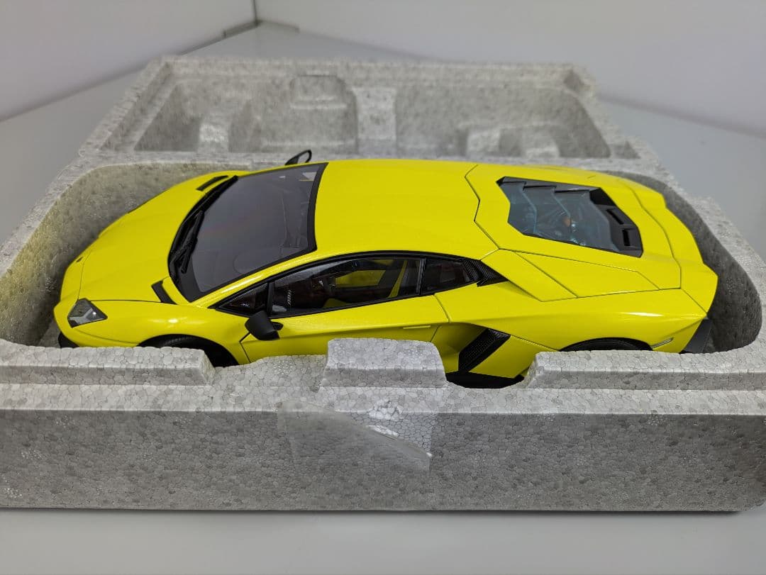 1/18 ミニカー オートアート ランボルギーニ アヴェンタドール LP720