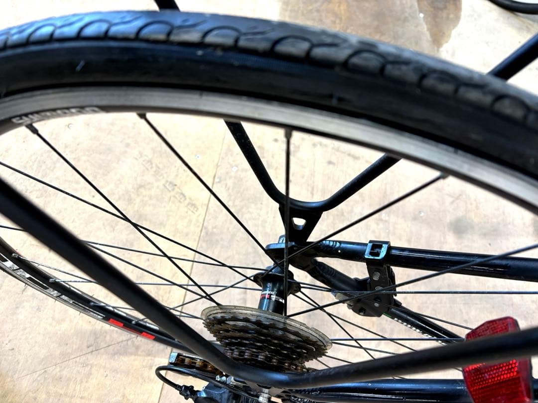 ブラック×GIOSロゴが映える、シンプルに“かっこいい”クロスバイク