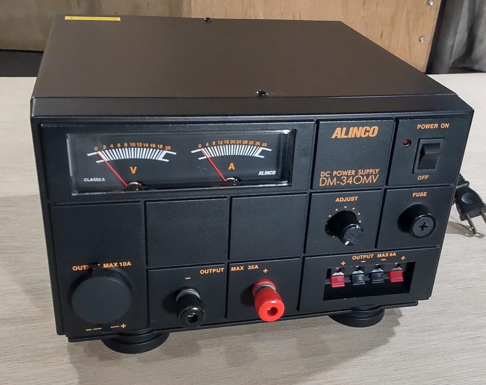 ALINCO DM-340MV DC電源供給器 ALINCO（アルインコ） DM-340MV 無線機器用安定化電源器 : 無線計画