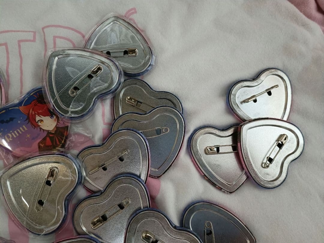 すとぷり　莉犬　缶バッチ　2023　ハロウィン　ハートの缶バッチ