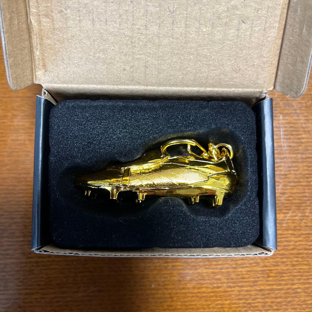 adidas スパイク型 キーホルダー PREDATOR プチデター ゴールド - メルカリ