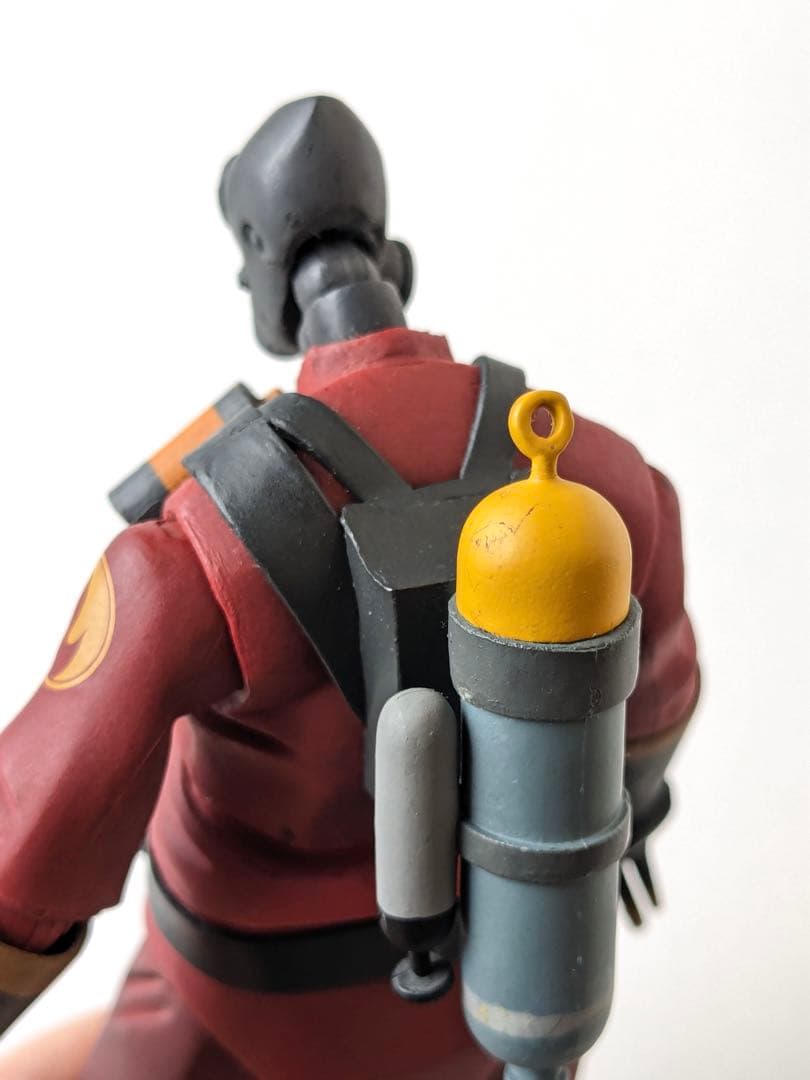 NECA Team Fortress 2 パイロ アクションフィギュア - メルカリ