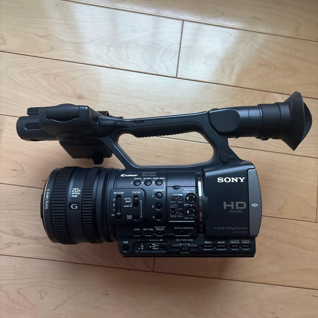d*a様 SONY HDR-AX2000 HD 業務用ビデオカメラ 本体 ジャン HDR-AX2000 特長 : プロ仕様の機動性 | デジタルビデオカメラ Handycam
