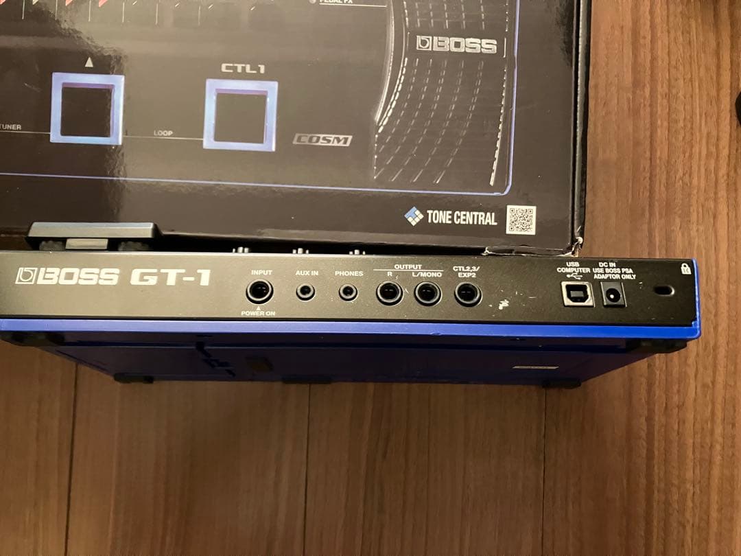BOSS GT-1 (別売の純正ACアダプター付き)