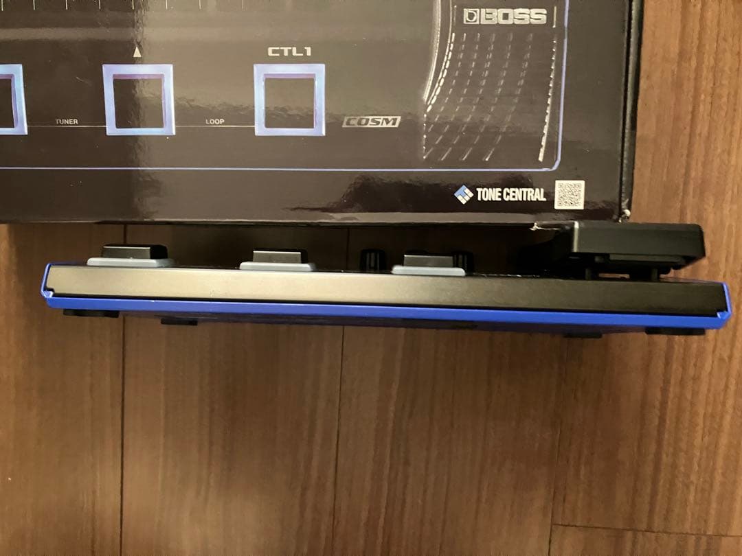 BOSS GT-1 (別売の純正ACアダプター付き)