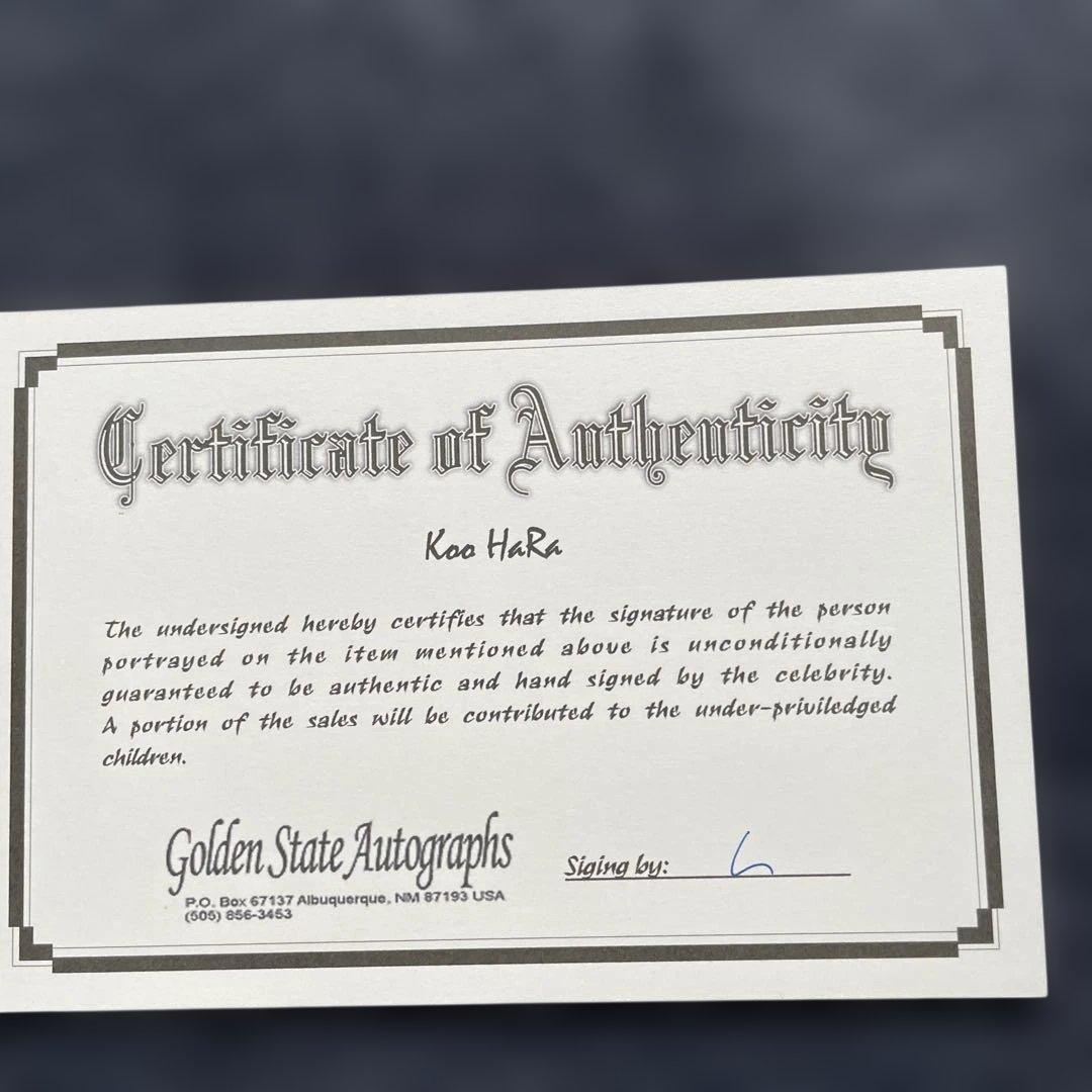 KARA 　ク　ハラ　直筆サイン入り（証明書つき）　ポートレート