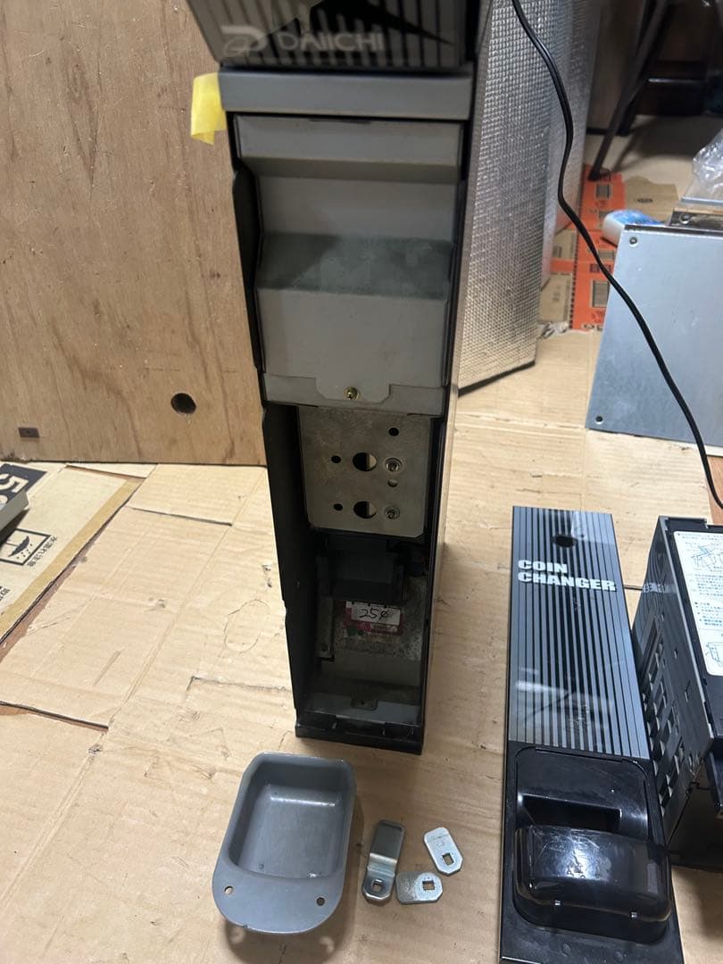 大一産業 スリム型 メダルサンド 両替機 1000円→100円×10枚 - メルカリ