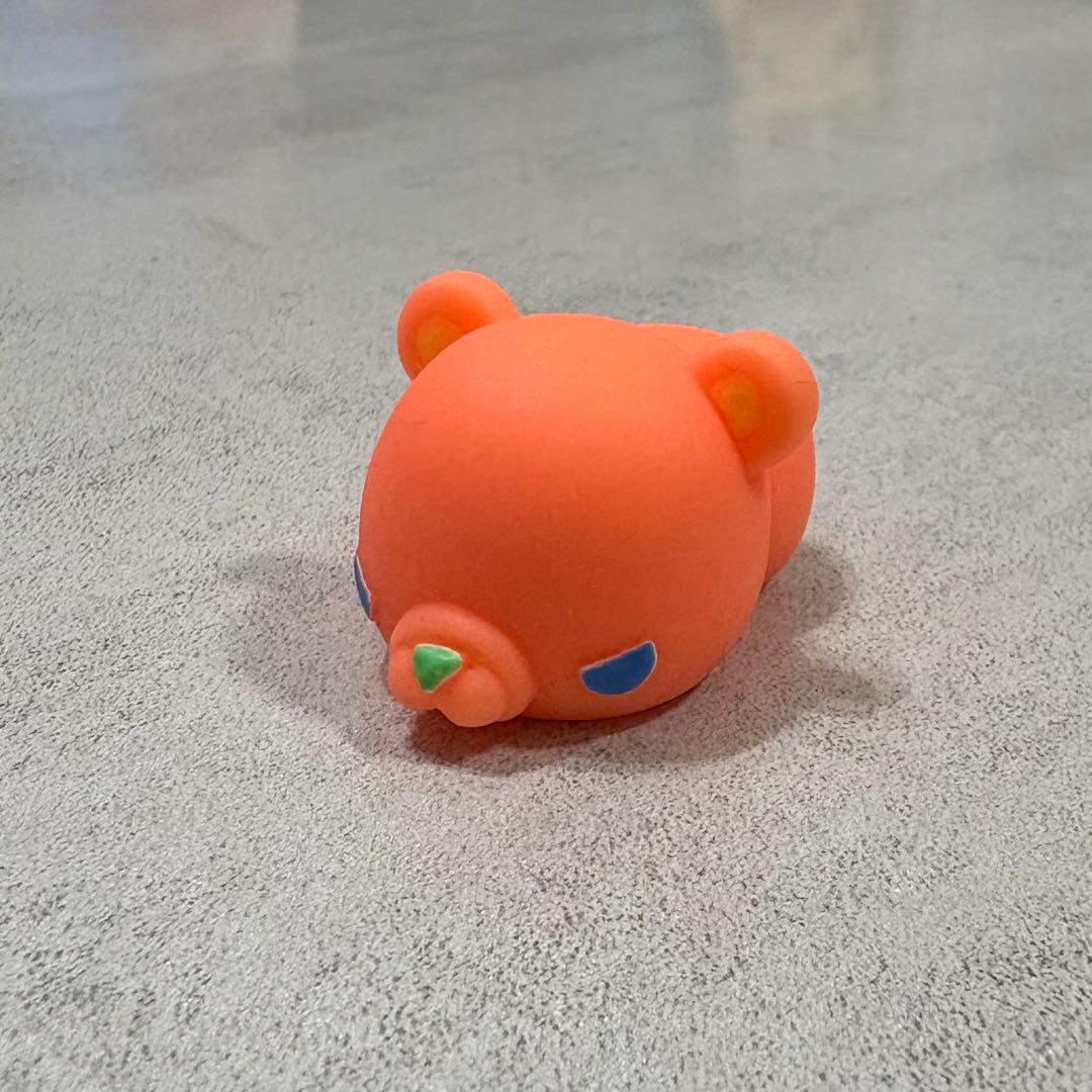 もにまるず　ビビッドカラー　くま