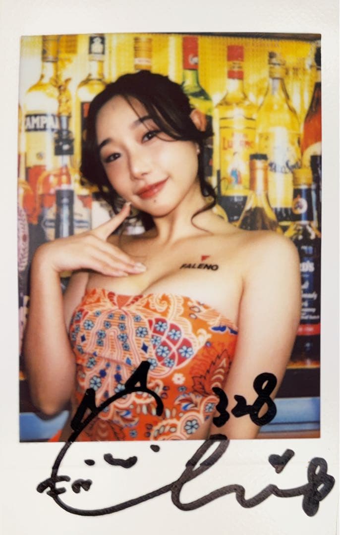 三葉ちはる 直筆サイン入りチェキ - メルカリ