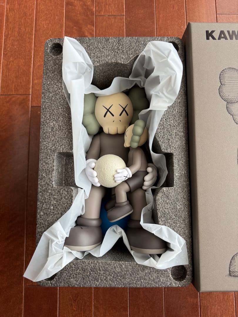 【未使用】KAWS:HOLIDAY THAILAND フィギュア ブラウン