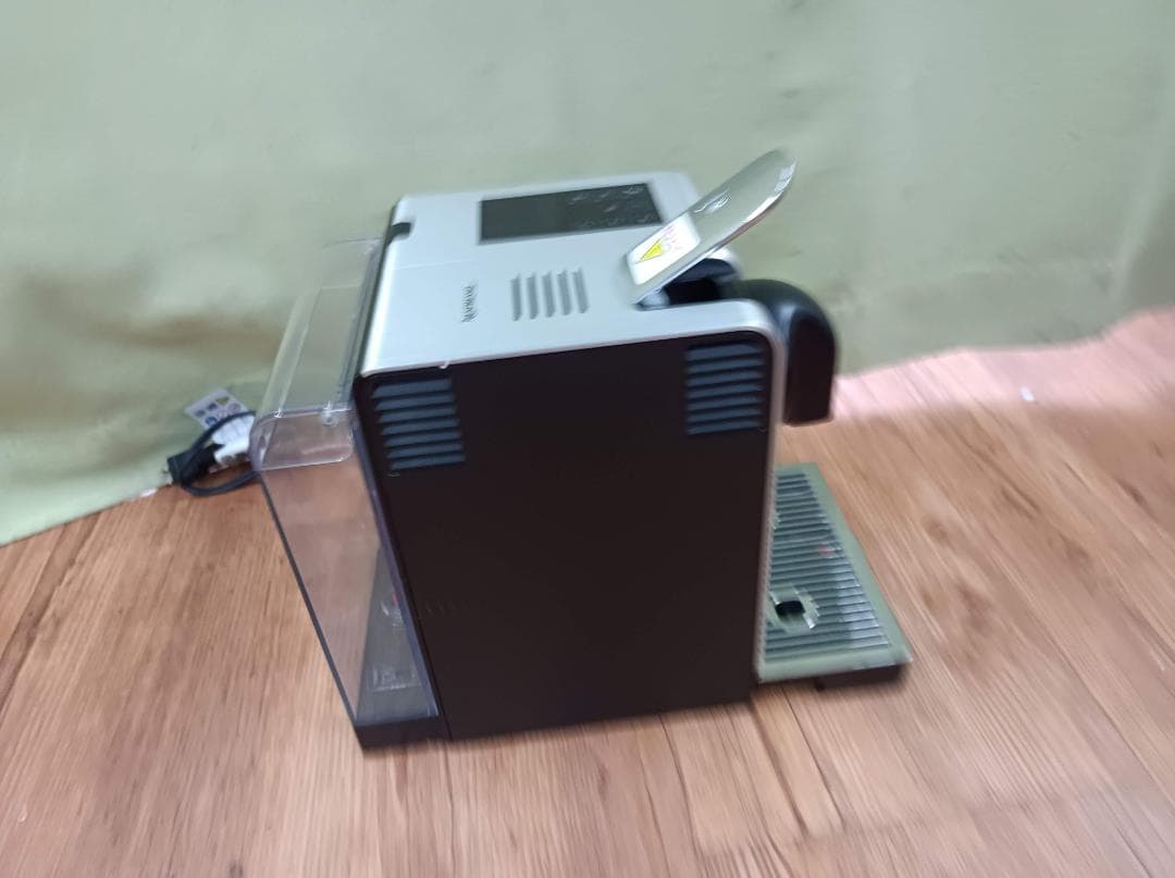 都《XXAXN》ネスプレッソ　プロ　コーヒーメーカーエスプレッソ　F456PR