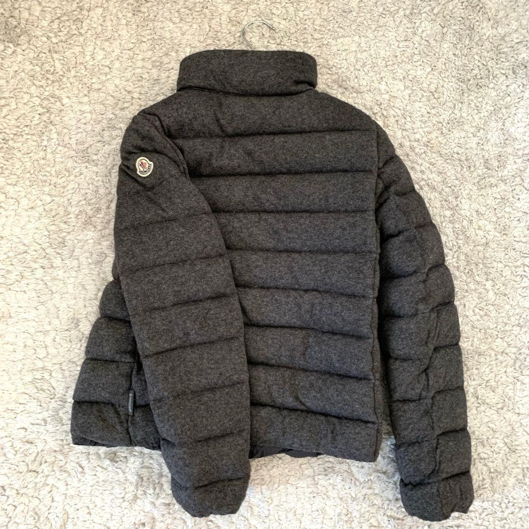 《美品》モンクレール　ライトダウンジャケット