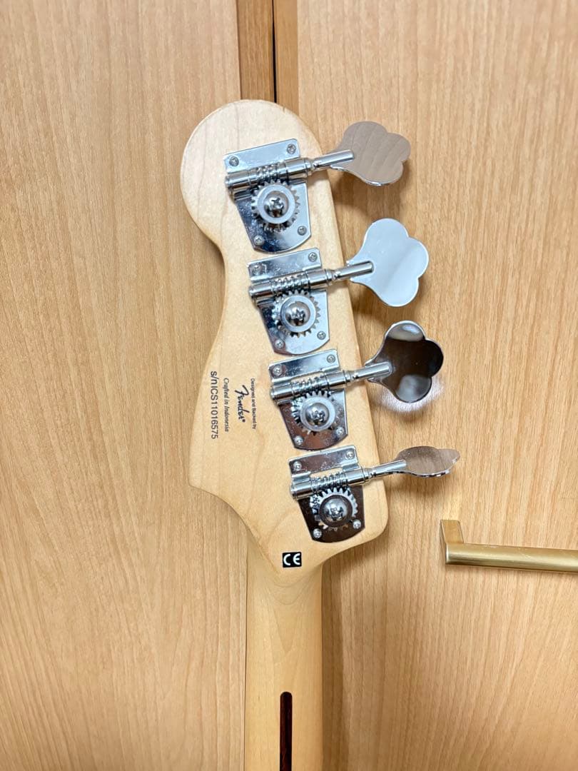 Squier Precision Bass 白 ヘッドフォンアンプ付き - メルカリ