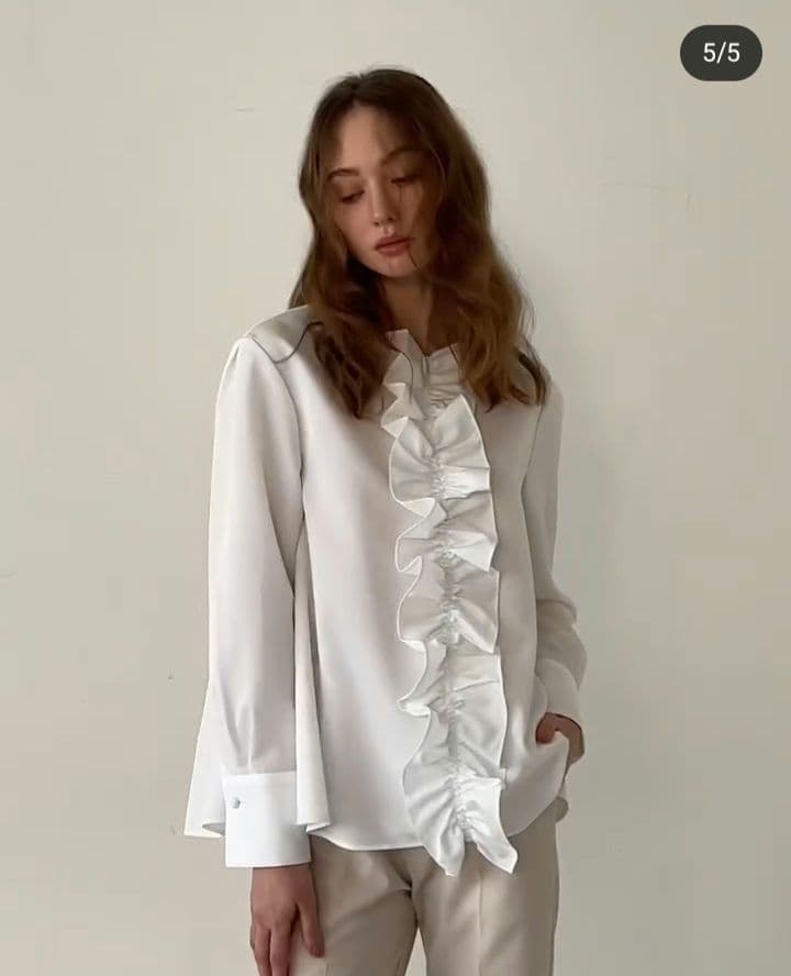 新品未使用⭐maison de Dolce.フリルフレアブラウス 新品未使用⭐maison de Dolce.フリルフレアブラウス - メルカリ