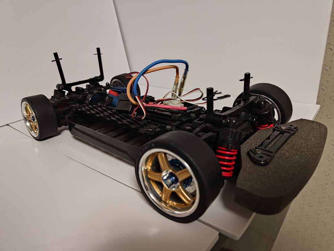 タミヤ　TT-01 メカ、ボディつき