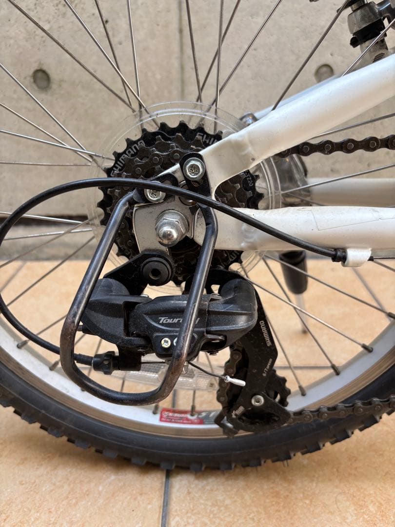 現地取引可能】LOUIS GARNEAU 20インチ ホワイトLGS-J206