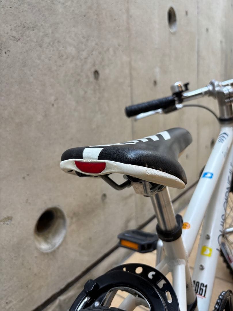 現地取引可能】LOUIS GARNEAU 20インチ ホワイトLGS-J206