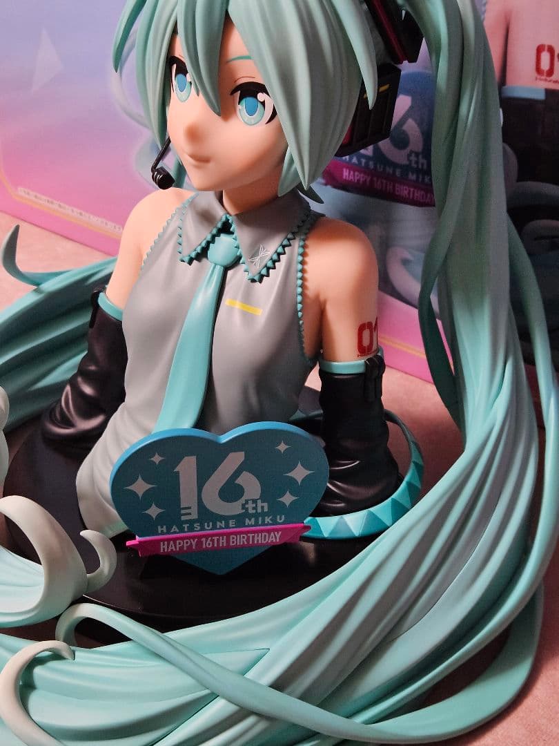 初音ミク16周年記念胸像フィギュア【@Loppi・HMV限定】 - メルカリ