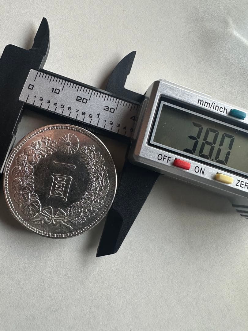 【本物保証】　極美品　一圓銀貨　明治38年銘　26.99g