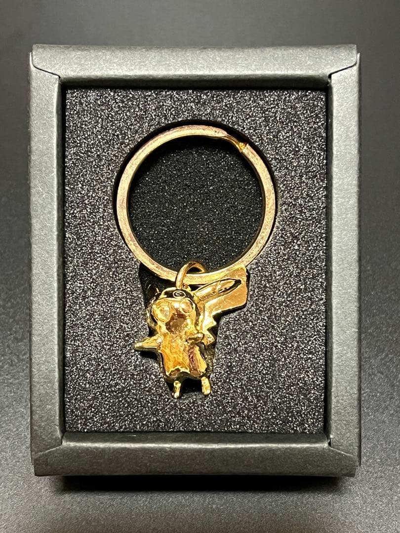 希少・非売品】金銀メッキ ピカチュウ キーホルダーセット - メルカリ