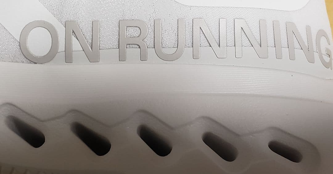 未使用Cloudsurfer Next　24.0cm