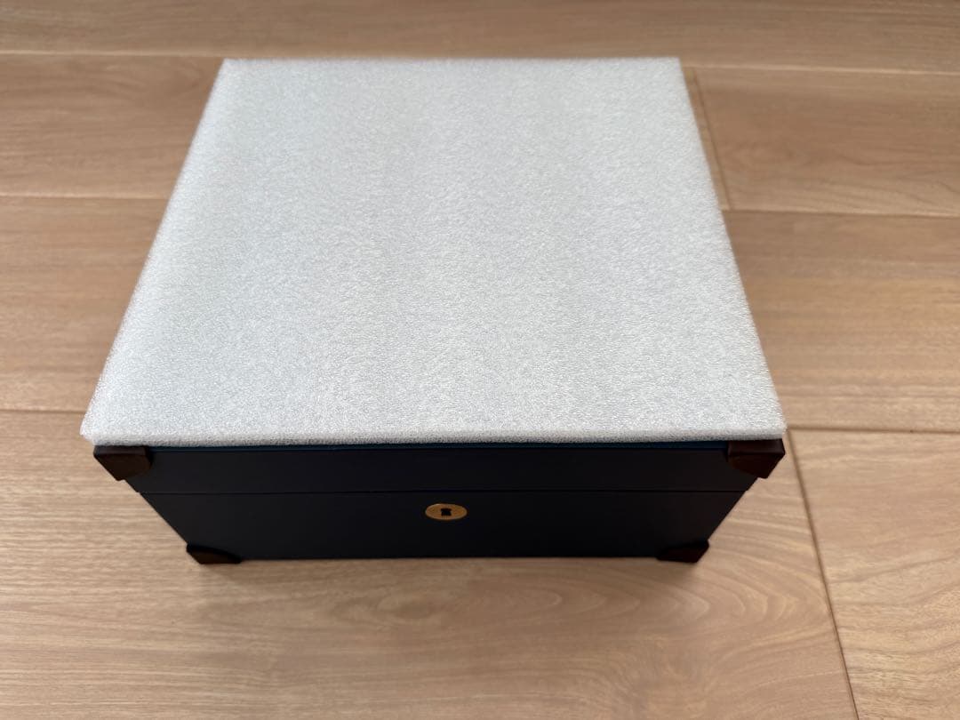 非売品BREITLING 1884 時計ケース 6本収納 - メルカリ