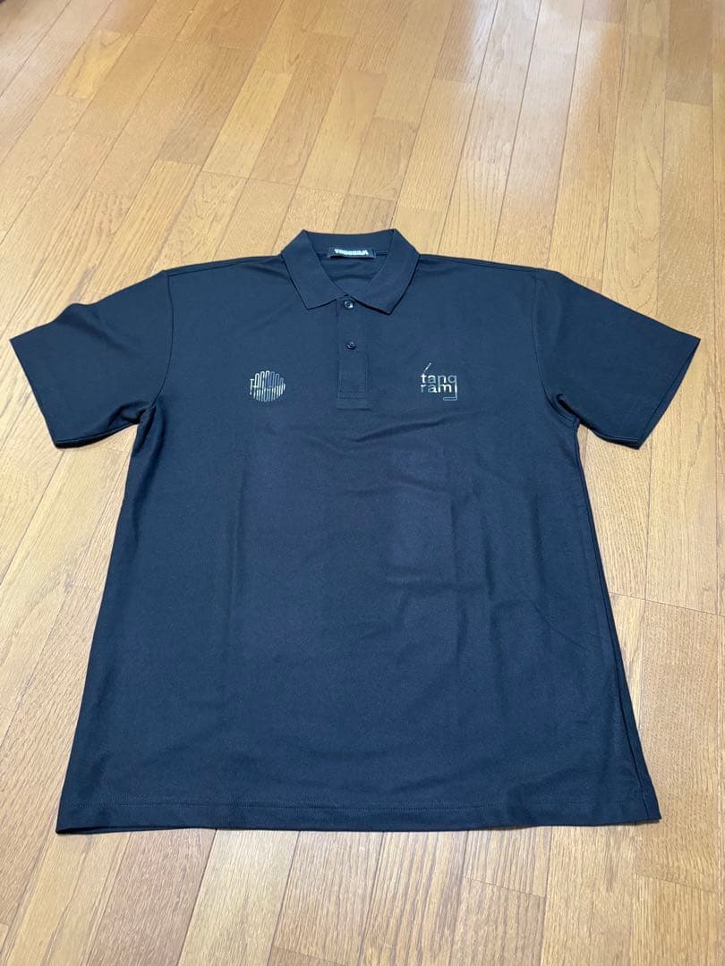 タングラムポロシャツ TANGRAM ゴルフウェア おしゃれな大人のゴルフウェア】白とネイビーを基調にした