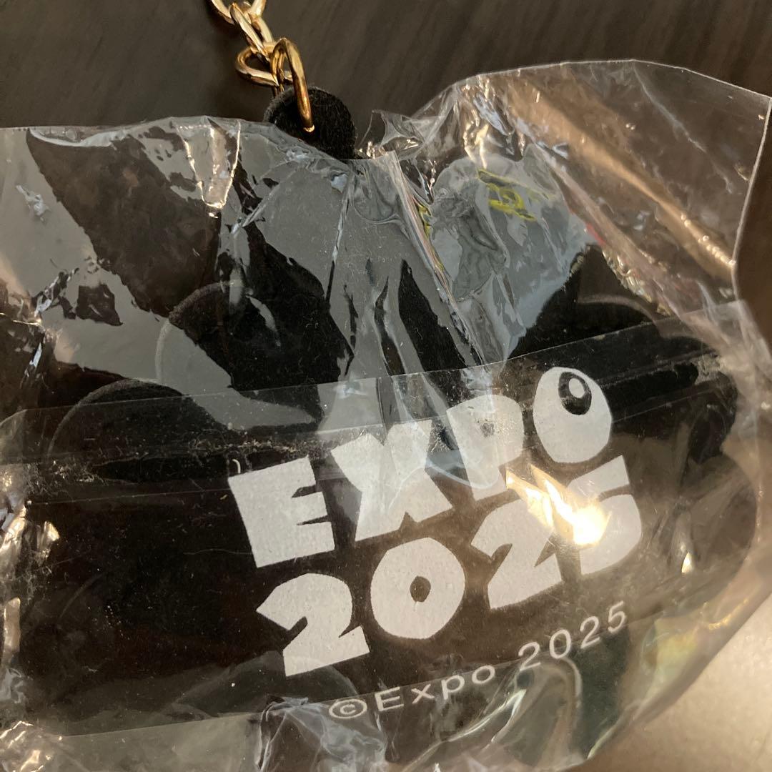 ミャクミャク　ラインストーン　キーホルダー　黒　キラキラ　マスコットキーホルダー