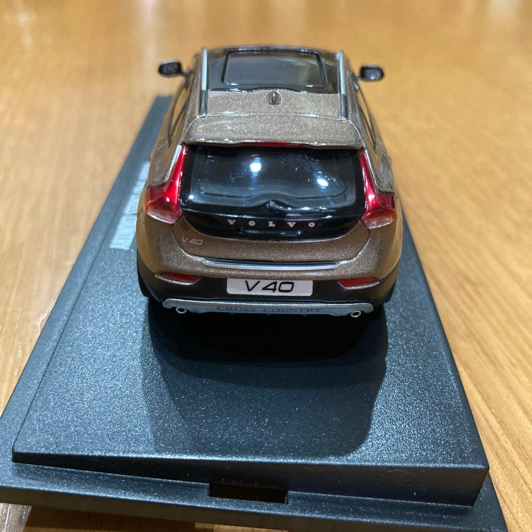 VOLVO V40 CROSS COUNTRY 1/43 ミニカー 模型 - メルカリ