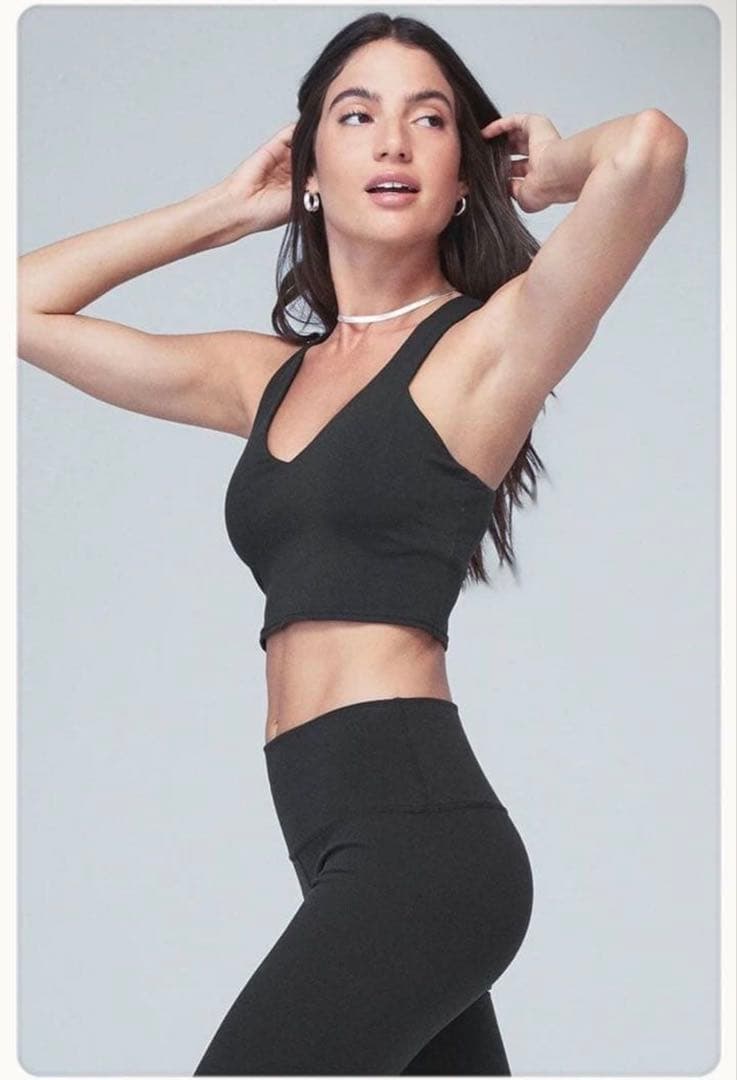 ALO yoga タンクトップAIRBRUSH REAL BRA ブラック - メルカリ