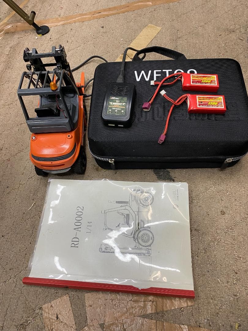 油圧動作ラジコンLESU 1/14 フォークリフトフルセット（うまく動きません）