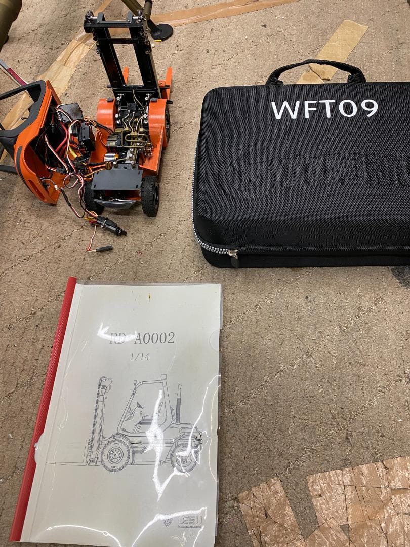 油圧動作ラジコンLESU 1/14 フォークリフトフルセット（うまく動きません）