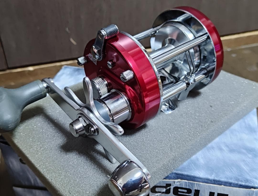 新品未使用☆アブ アンバサダー7000i レッド☆Abu Ambassadeur - メルカリ